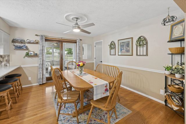 813 Pleasant Hill Drive, De Witt, IA 52742