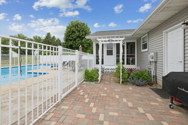 813 Pleasant Hill Drive, De Witt, IA 52742