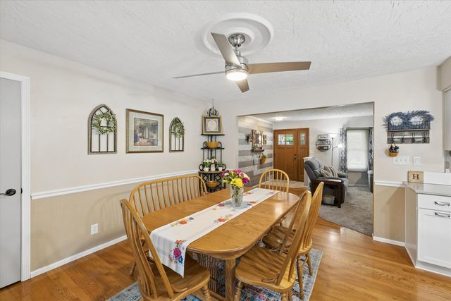 813 Pleasant Hill Drive, De Witt, IA 52742