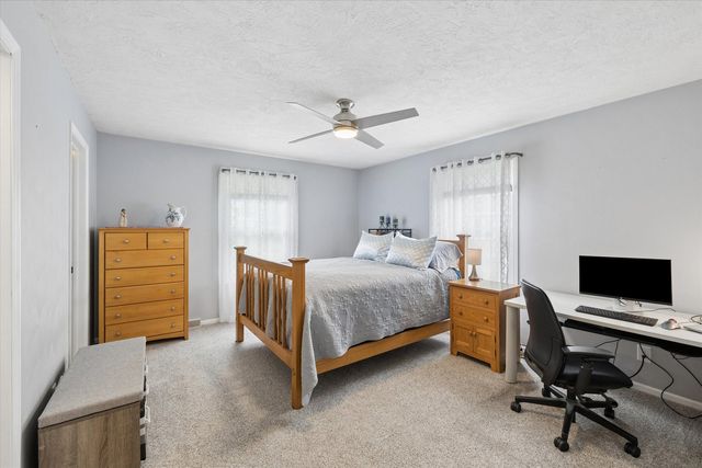 813 Pleasant Hill Drive, De Witt, IA 52742