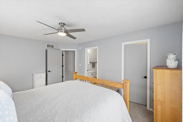 813 Pleasant Hill Drive, De Witt, IA 52742