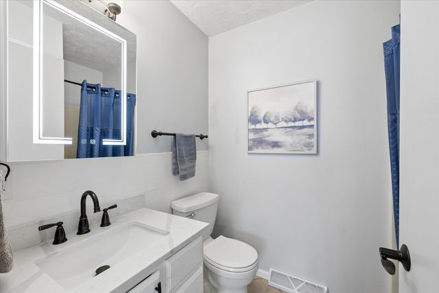 813 Pleasant Hill Drive, De Witt, IA 52742
