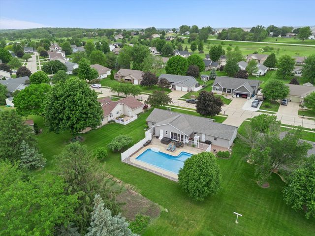 813 Pleasant Hill Drive, De Witt, IA 52742