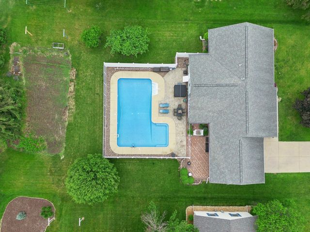 813 Pleasant Hill Drive, De Witt, IA 52742