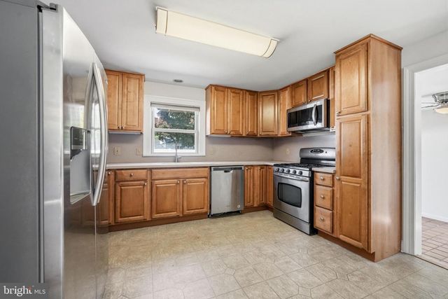 22 MARIO DR, Hamilton, NJ 08690