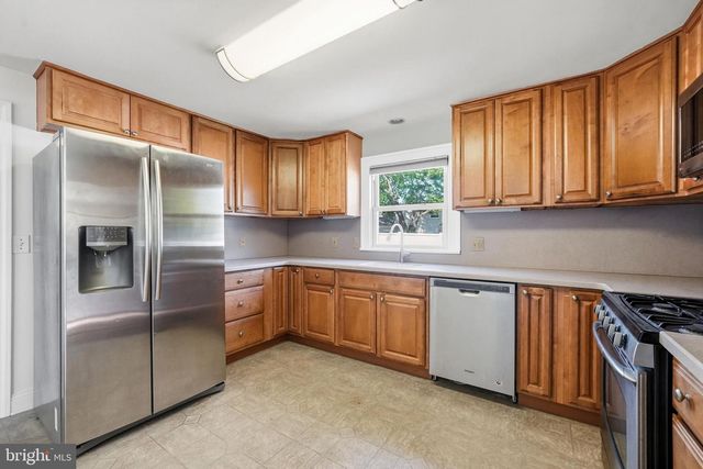 22 MARIO DR, Hamilton, NJ 08690