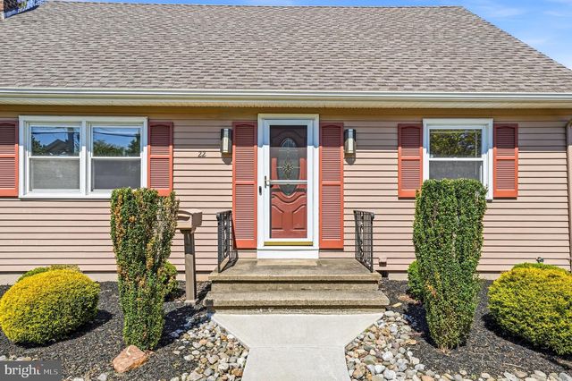 22 MARIO DR, Hamilton, NJ 08690