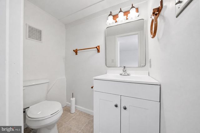 22 MARIO DR, Hamilton, NJ 08690