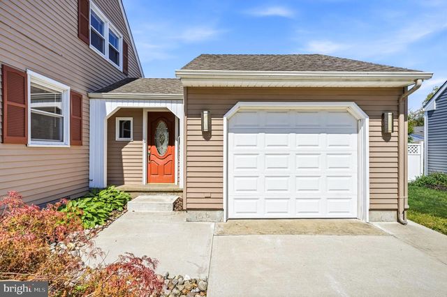22 MARIO DR, Hamilton, NJ 08690