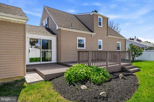 22 MARIO DR, Hamilton, NJ 08690