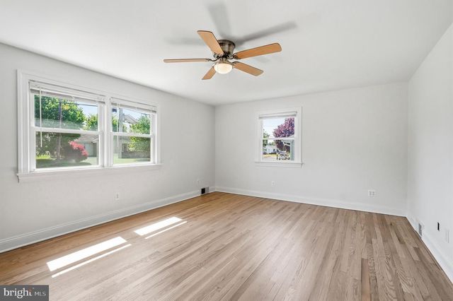 22 MARIO DR, Hamilton, NJ 08690
