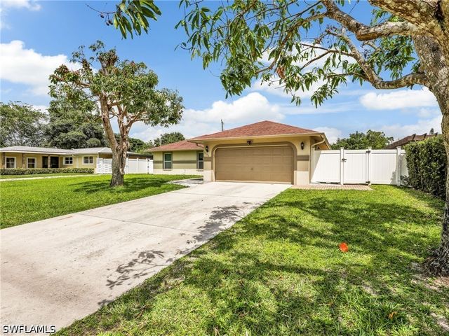 2200 45th TER SW, Naples, FL 34116