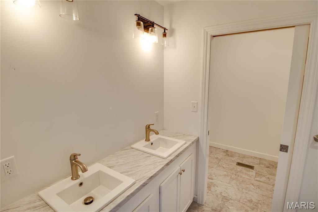 Image 19 of property listing at 226 S Jackson Street, Pittsfield, IL 62363