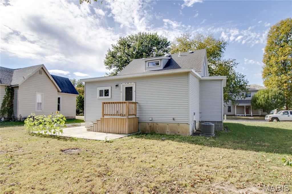 Image 35 of property listing at 226 S Jackson Street, Pittsfield, IL 62363