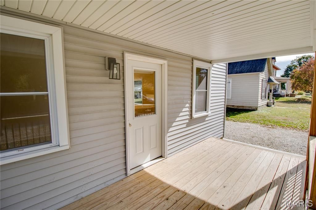 Image 5 of property listing at 226 S Jackson Street, Pittsfield, IL 62363