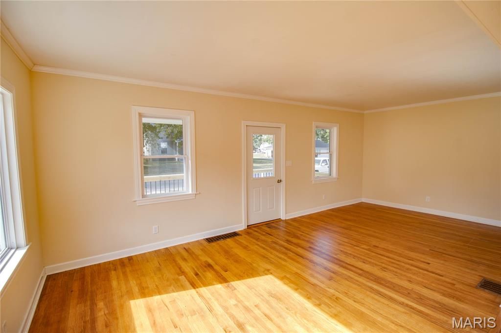 Image 6 of property listing at 226 S Jackson Street, Pittsfield, IL 62363