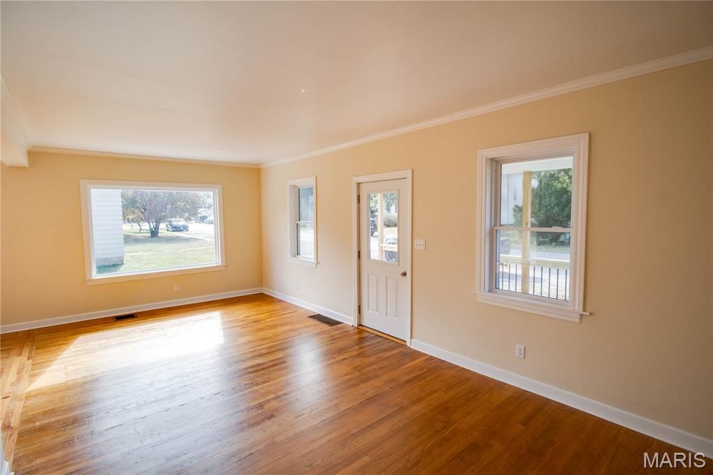 Image 7 of property listing at 226 S Jackson Street, Pittsfield, IL 62363