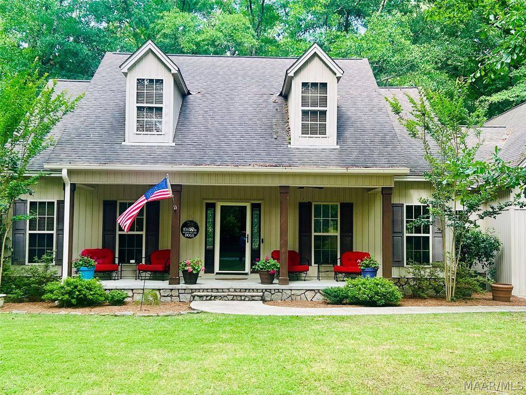 897 Mullins Road, Eclectic, AL 36024