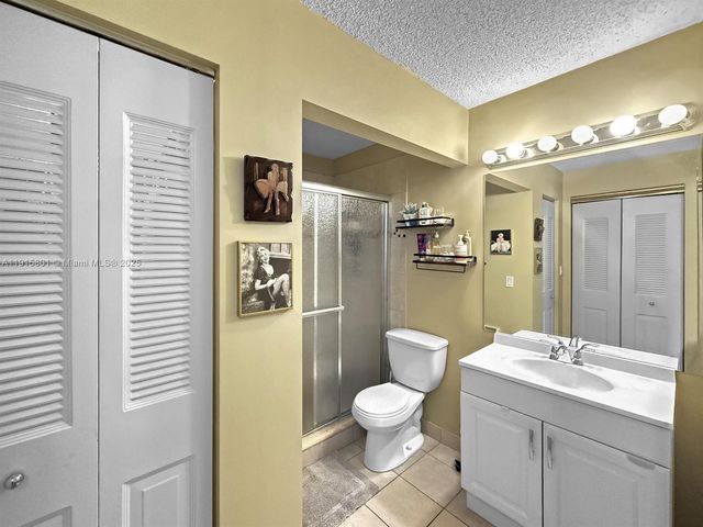 317 W Laurel Dr. 1408, Margate, FL 33063