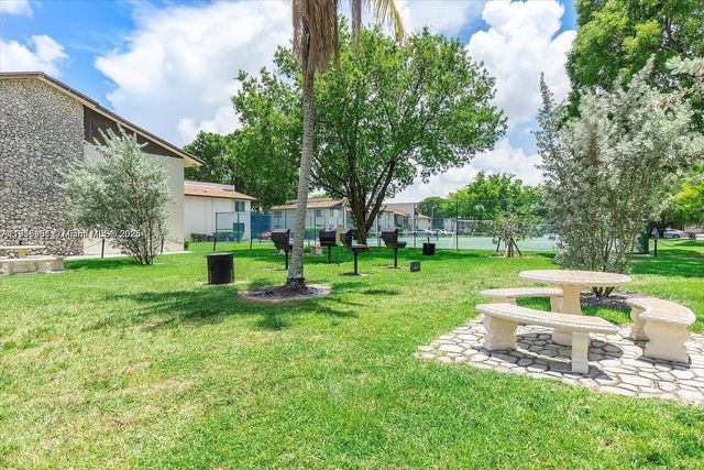 317 W Laurel Dr. 1408, Margate, FL 33063