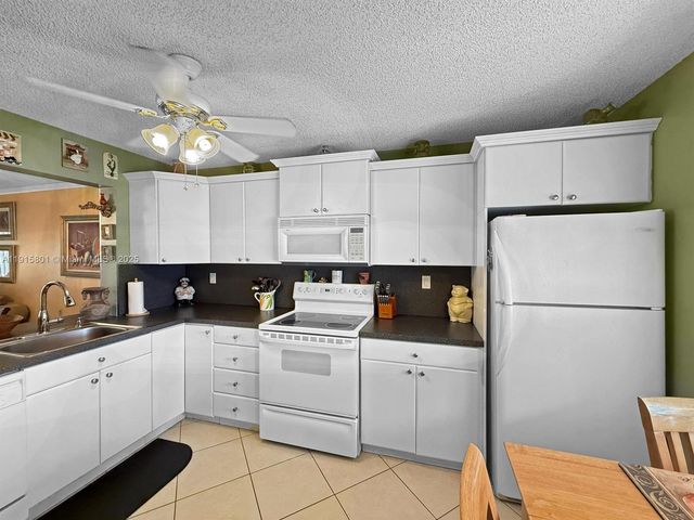 317 W Laurel Dr. 1408, Margate, FL 33063