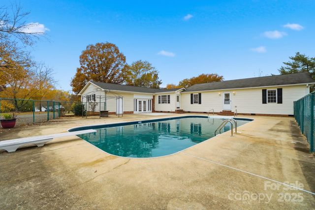 1404 Old Mill Road, Lincolnton, NC 28092