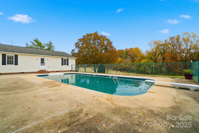 1404 Old Mill Road, Lincolnton, NC 28092