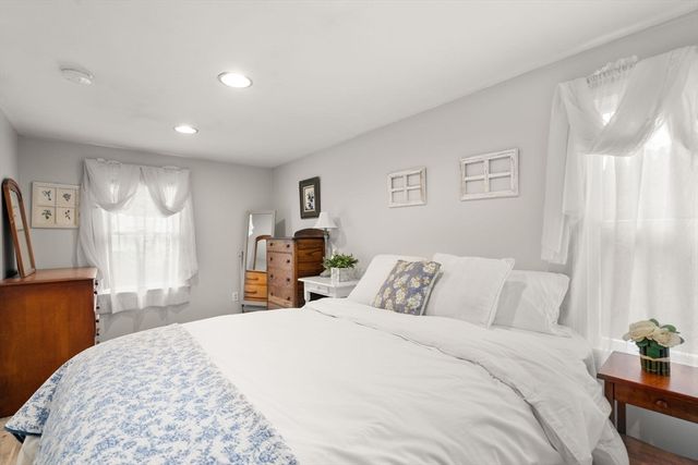 47 Chippewa Dr, Wareham, MA 02532
