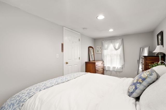47 Chippewa Dr, Wareham, MA 02532