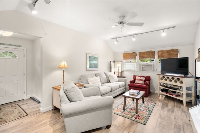 47 Chippewa Dr, Wareham, MA 02532