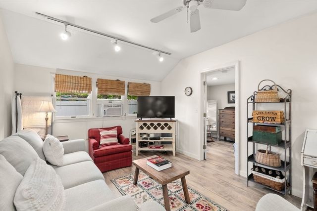 47 Chippewa Dr, Wareham, MA 02532