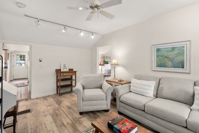 47 Chippewa Dr, Wareham, MA 02532