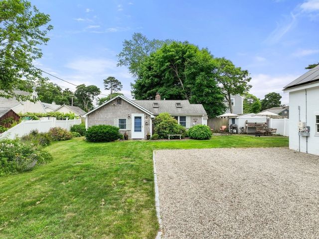 47 Chippewa Dr, Wareham, MA 02532