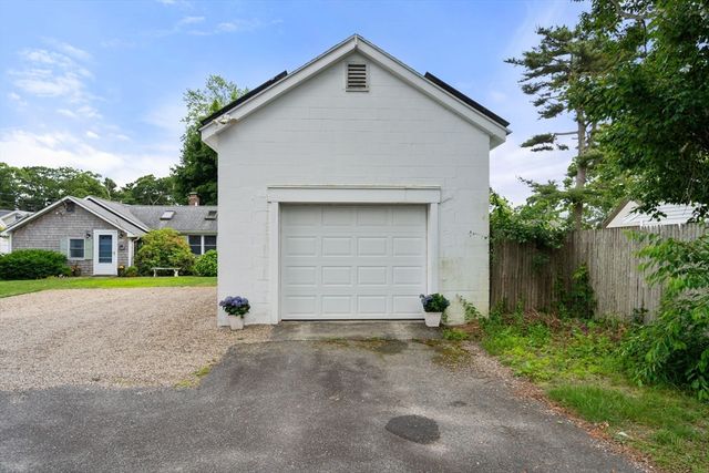 47 Chippewa Dr, Wareham, MA 02532
