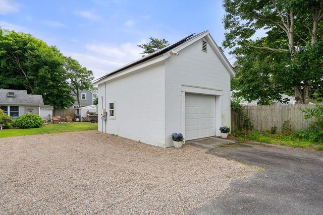 47 Chippewa Dr, Wareham, MA 02532