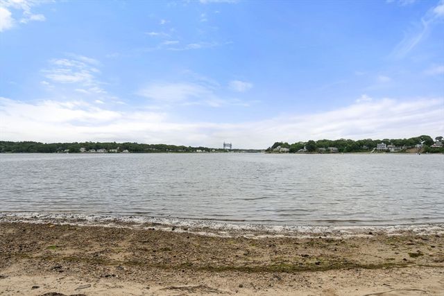 47 Chippewa Dr, Wareham, MA 02532