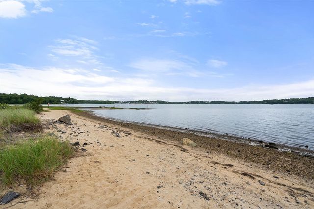 47 Chippewa Dr, Wareham, MA 02532