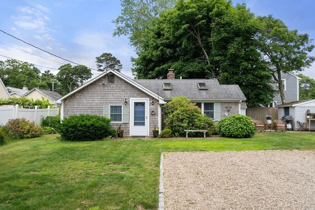 47 Chippewa Dr, Wareham, MA 02532