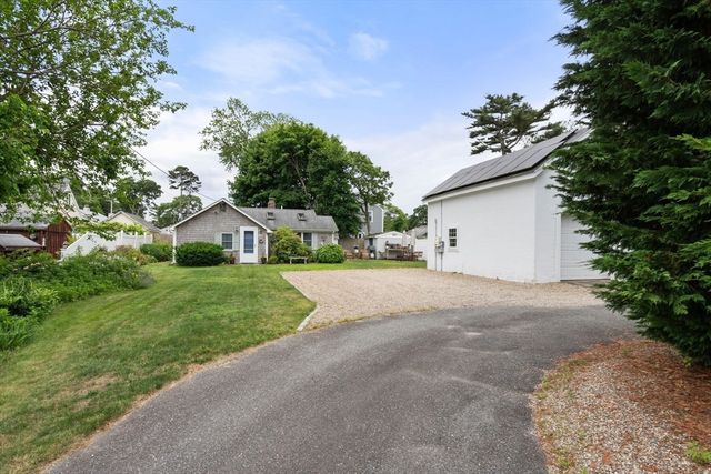 47 Chippewa Dr, Wareham, MA 02532