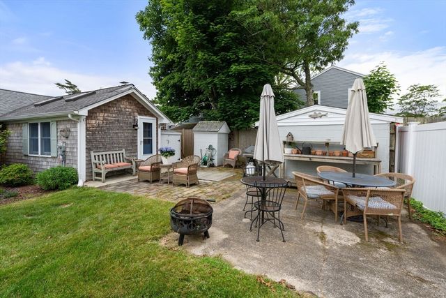 47 Chippewa Dr, Wareham, MA 02532
