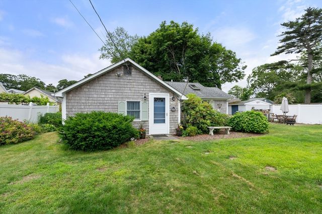 47 Chippewa Dr, Wareham, MA 02532