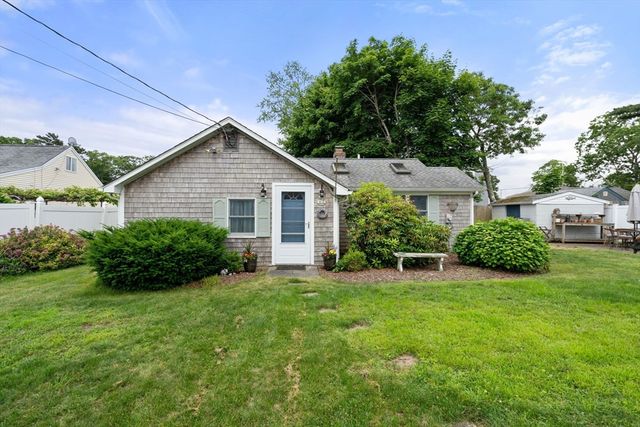 47 Chippewa Dr, Wareham, MA 02532