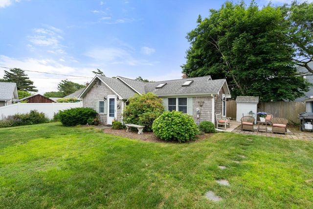 47 Chippewa Dr, Wareham, MA 02532