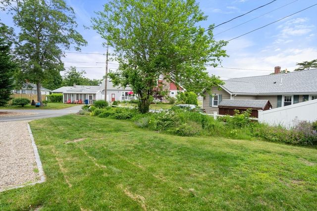 47 Chippewa Dr, Wareham, MA 02532