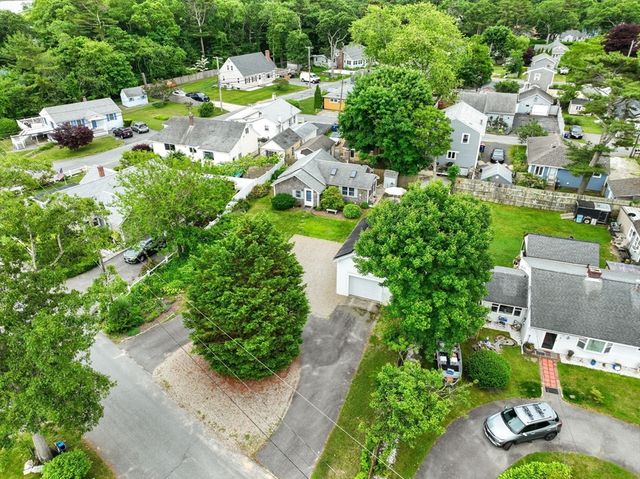 47 Chippewa Dr, Wareham, MA 02532