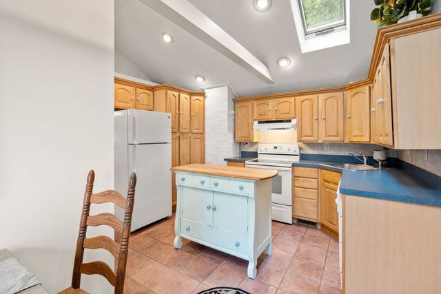 47 Chippewa Dr, Wareham, MA 02532
