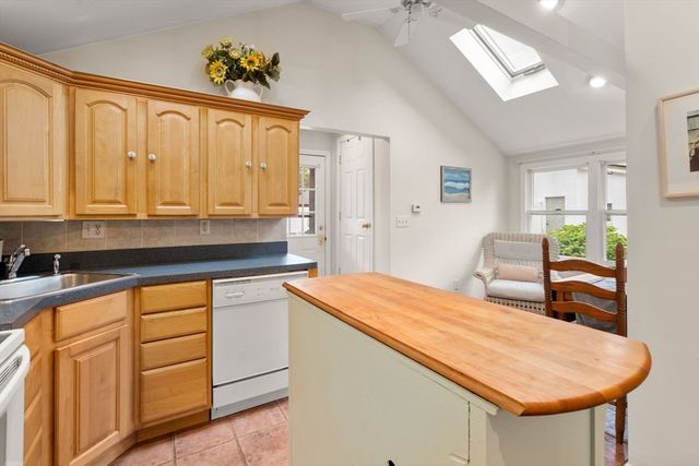 47 Chippewa Dr, Wareham, MA 02532