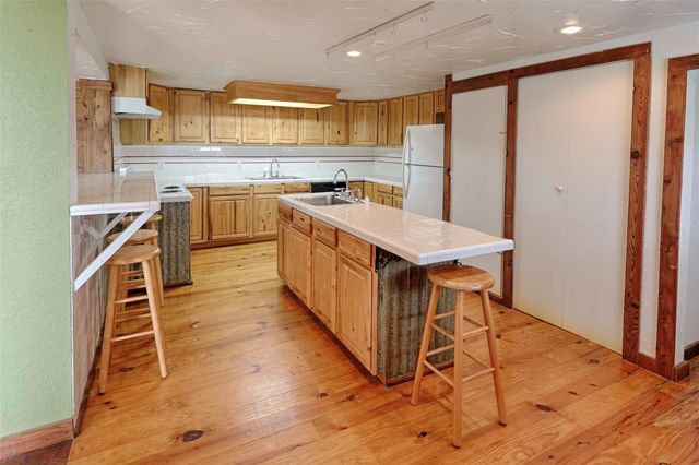 471 Fm 1296, Waelder, TX 78959