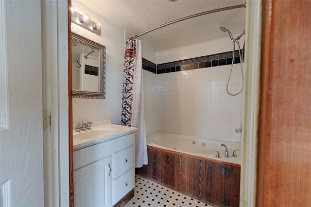 471 Fm 1296, Waelder, TX 78959