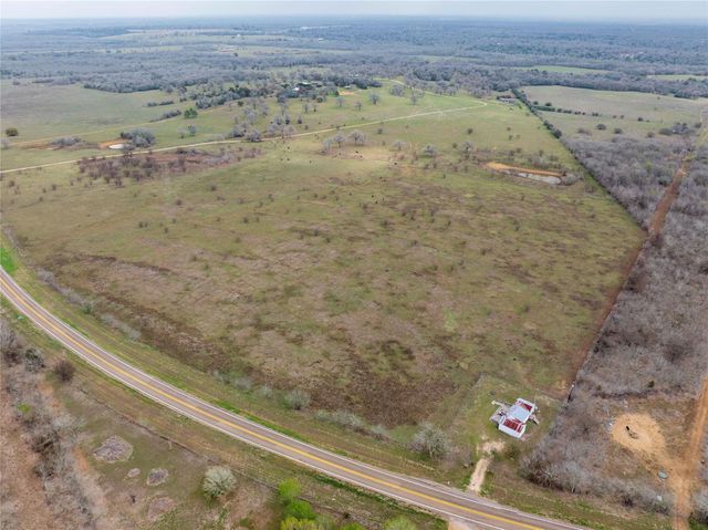471 Fm 1296, Waelder, TX 78959
